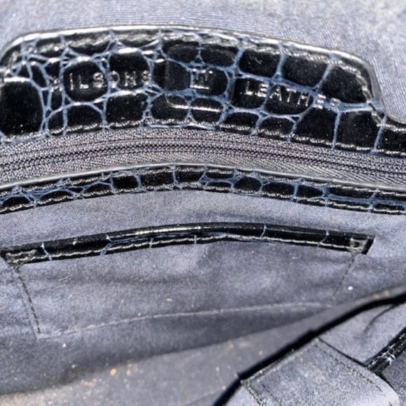 WILSON LEATHER * BLACK embossed CROC Purse HANDBAG * pockets * toggle - Picture 8 of 9